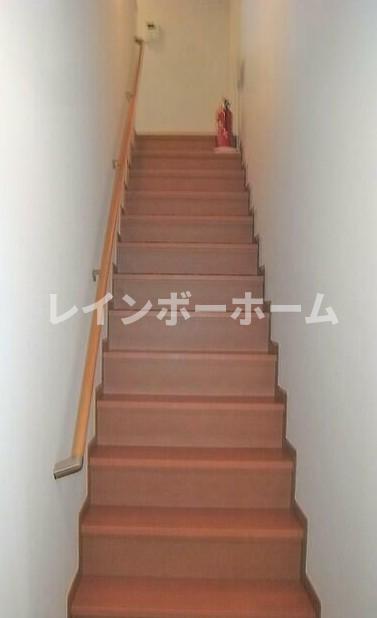 東武東上線 和光市駅 徒歩15分 3階建 築17年の玄関写真