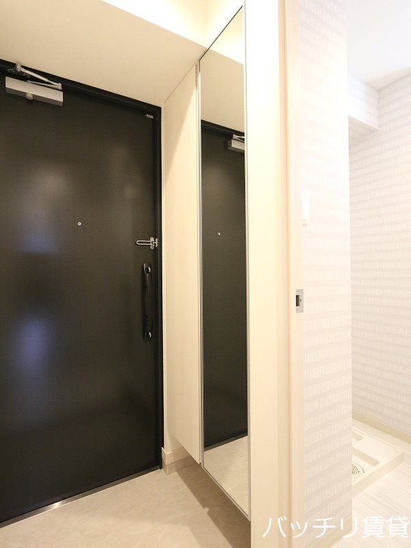 玄関　※同マンション同タイプのお部屋の写真の為、現状を優先します。