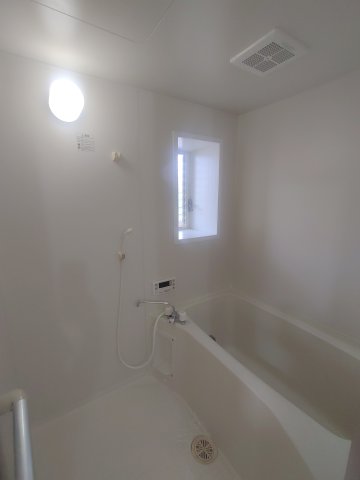 バス・シャワールーム　同建物内別部屋の写真です。