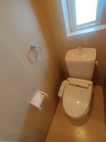 トイレ　同建物内別部屋の写真です。