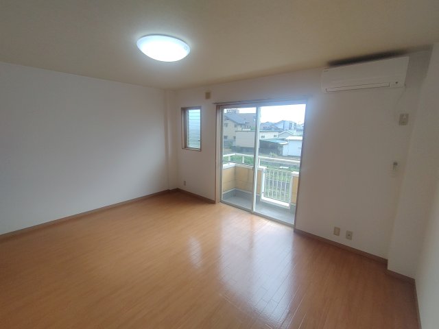 居室・リビング　同建物内別部屋の写真です。