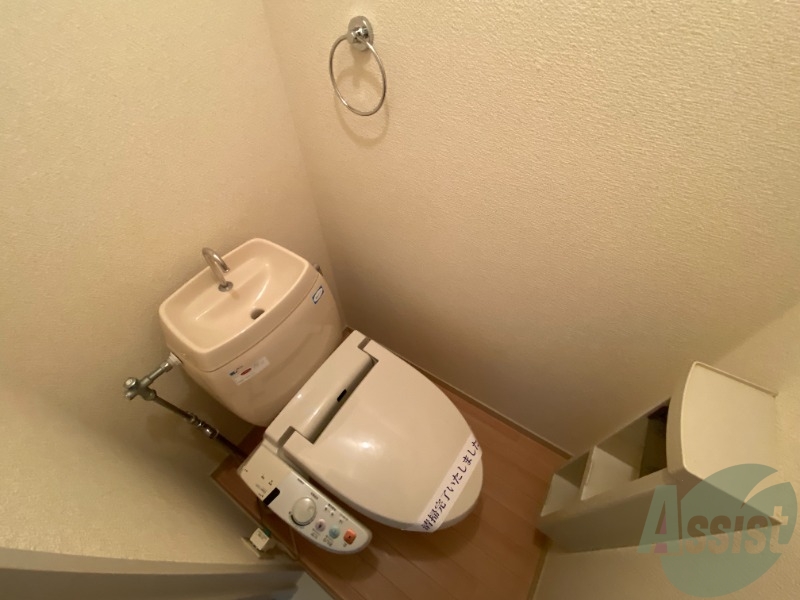 トイレ　トイレは温水洗浄便座となっておりとても快適です。