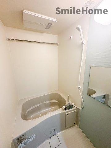 バス・シャワールーム　浴室乾燥付きなので梅雨時や洗濯物が多くても安心です。