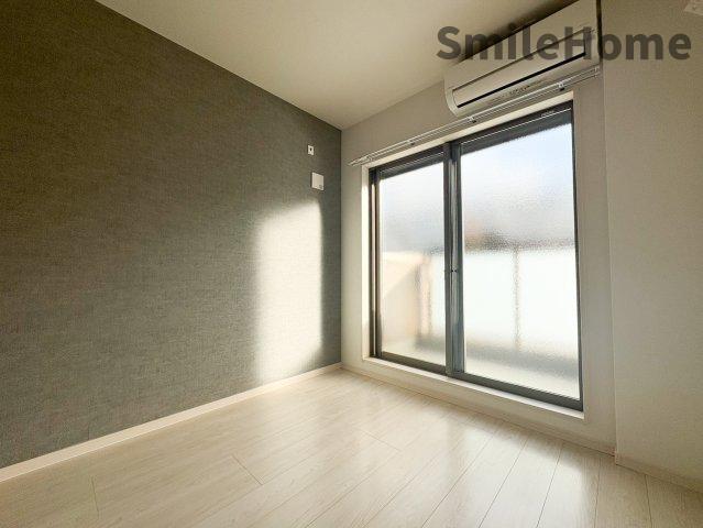 居室・リビング　エアコン付きのお部屋です