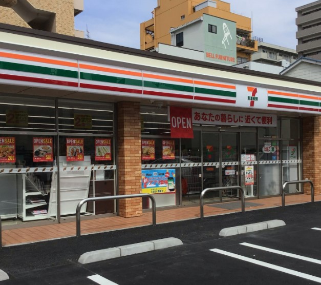 コンビニ　セブンイレブン 横浜吉野町駅前店（コンビニ）まで292m