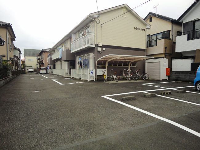 ＪＲ東海道本線 静岡駅 バス乗車時間：15分 最寄りバス停で下車 徒歩6分 築31年