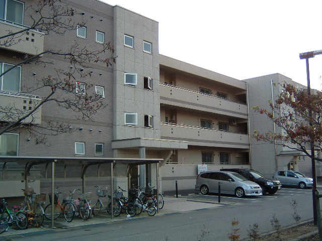 建物外観　シンプルでお洒落な外観。小学校へは150ｍ。人気の地区です。