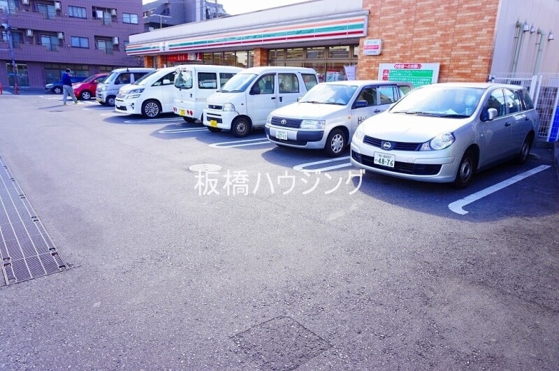 コンビニ　セブンイレブン（コンビニ）まで531m