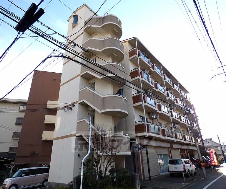 京都市南区吉祥院西浦町のマンションの建物外観