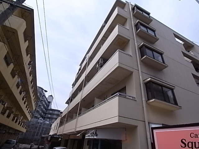 【神戸市垂水区西脇のマンションの建物外観】