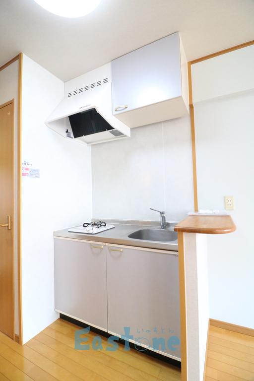 キッチン　TVを観ながら料理を楽しめる※3階の同じ間取りの部屋の写真