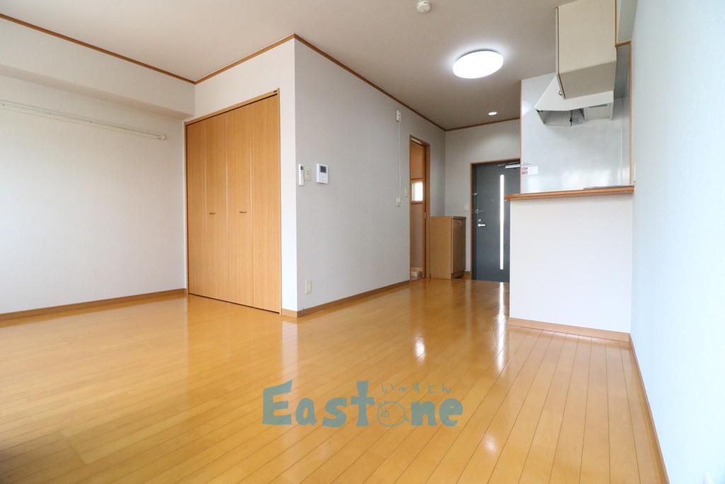 居室・リビング　8帖リビング　※3階の同じ間取りの部屋の写真です。