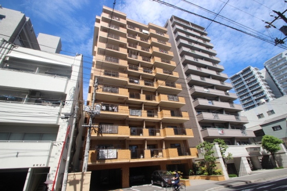 広島市中区舟入幸町のマンションの建物外観