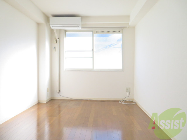 居室・リビング　陽の光が差し込む明るいお部屋は気持がいいですね～