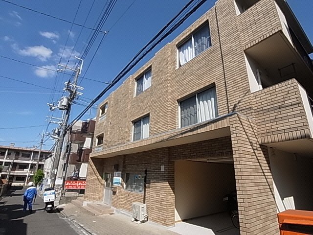 奈良市学園朝日町のマンションの建物外観