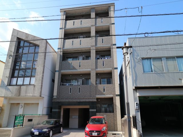 静岡市清水区江尻東のマンションの建物外観