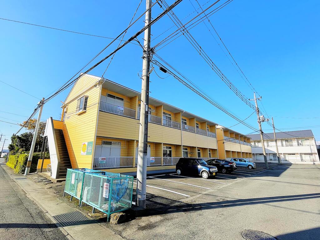 建物外観　敷地内ゴミ置き場完備！！