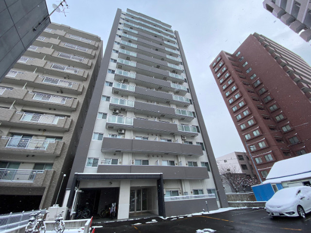 PRIME　URBAN札幌医大前の建物外観