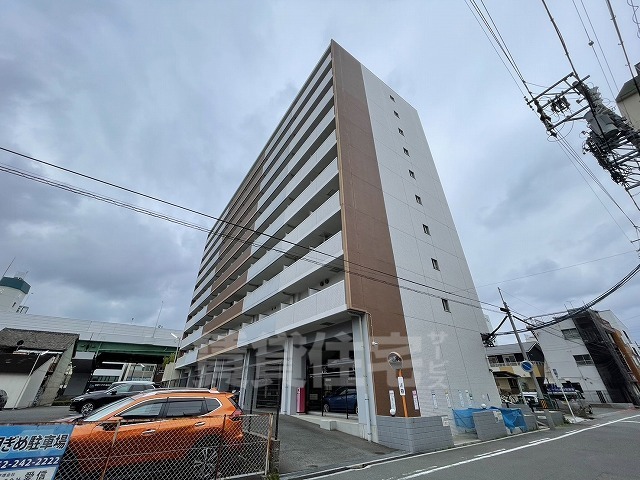 【名古屋市瑞穂区堀田通のマンションの建物外観】