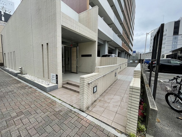 【名古屋市瑞穂区堀田通のマンションのエントランス】