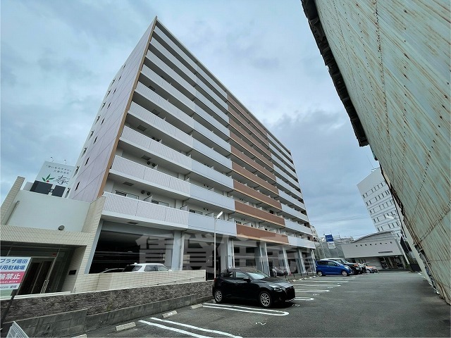 【名古屋市瑞穂区堀田通のマンションの建物外観】