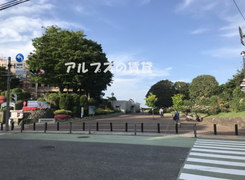 【横浜市中区新山下のマンションの公園】