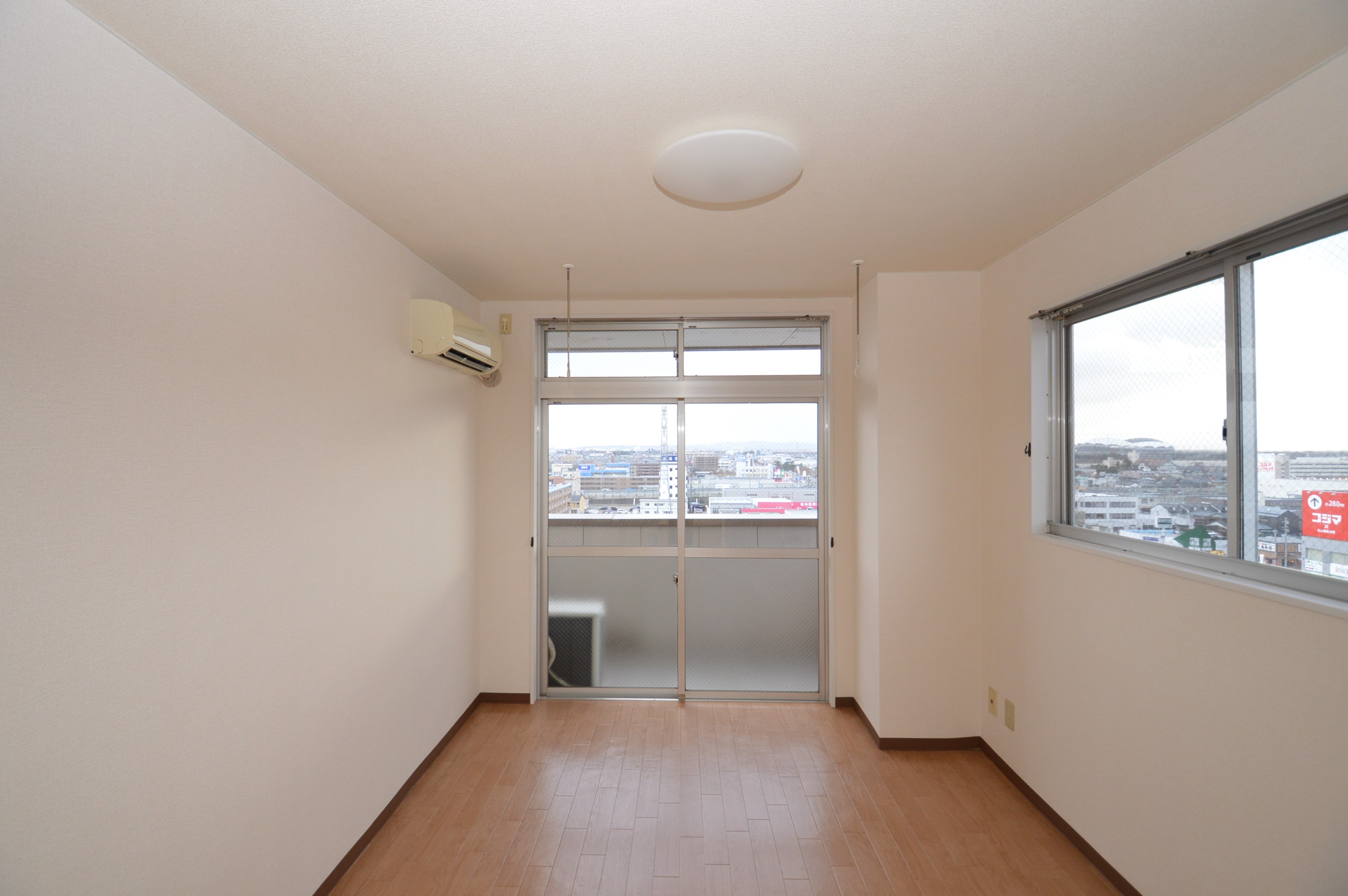 居室・リビング　（参考）他室の写真を使用しています。現況優先となります。