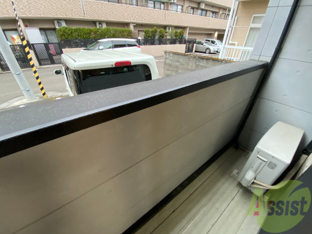 バルコニー　バルコニーは幅もしっかりあって洗濯物がはかどりそうですね。