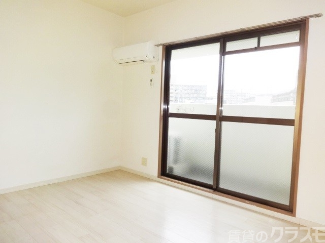 居室・リビング　南向きバルコニーですので明るく気持ちいいですね☆