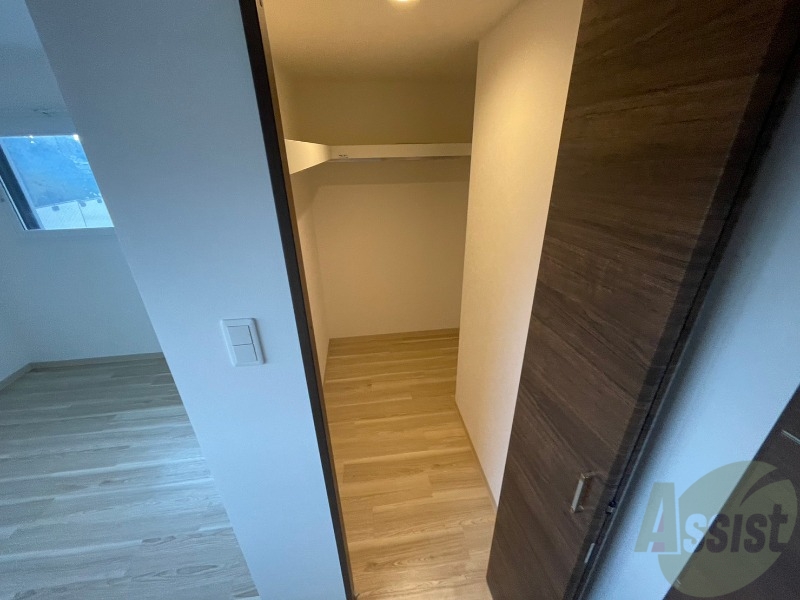 収納　クローゼットは奥行きもあり、荷物が多い方でも安心です。