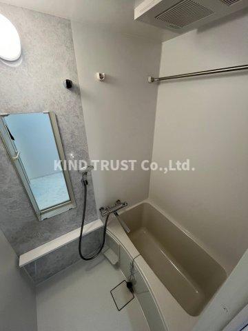 バス・シャワールーム　コンパクトで使いやすいお風呂です