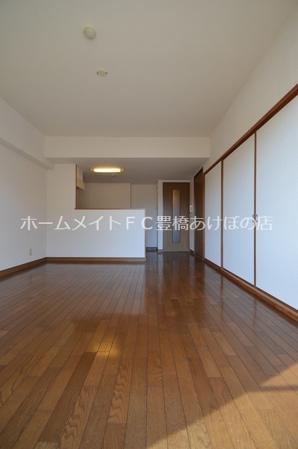 居室・リビング　同型別部屋写真（反転）