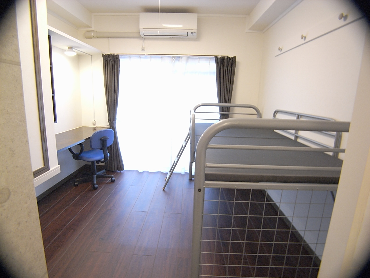 居室・リビング　部屋によって家具が多少異なります