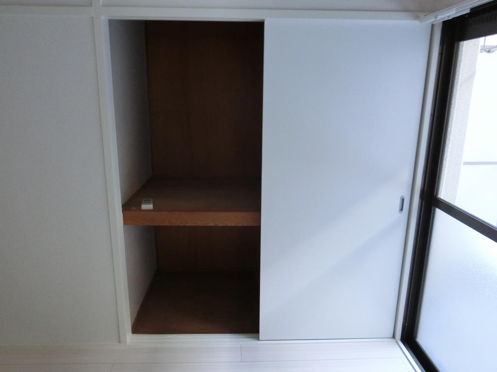 収納　※写真は別のお部屋です。現況を優先させて頂きます。