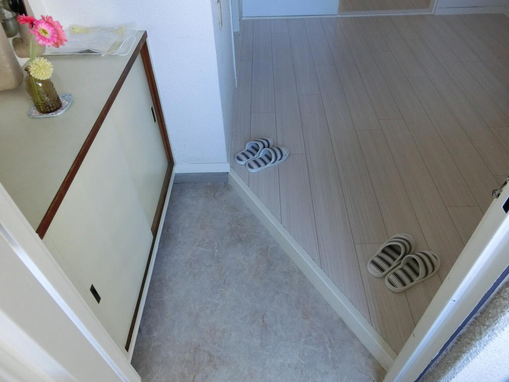 玄関　※写真は別のお部屋です。現況を優先させて頂きます。