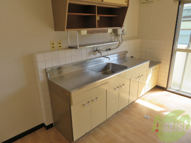 キッチン　調理スペースが確保されていて使いやすそうな印象でした。