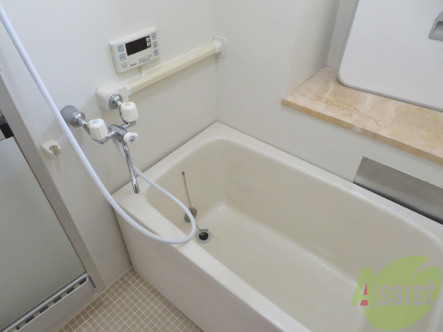 バス・シャワールーム　バスルームはこちらです。広々としてゆったり休めます。