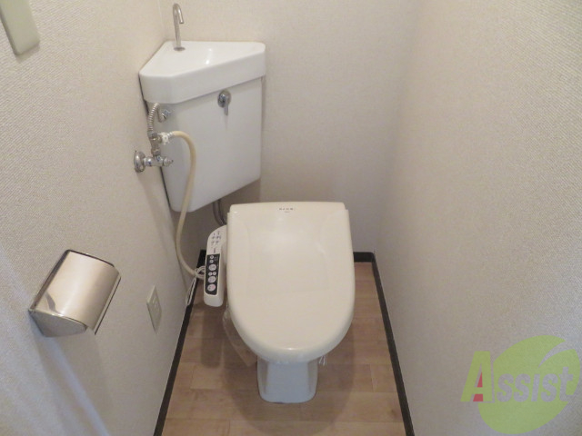 トイレ　ウォシュレット機能がついたトイレです。安心して使用できますね