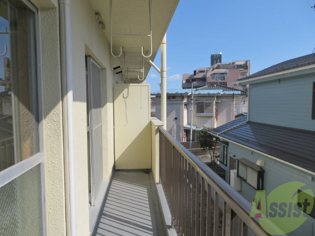 バルコニー　バルコニーは幅があり、広い印象を受けました。