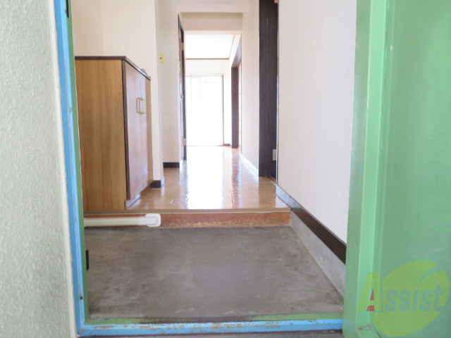 玄関　玄関の様子です。明るい印象ですね。気分もあがりそう。