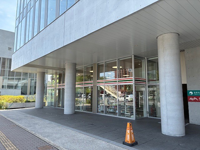 コンビニ　セブンイレブン長野市役所店（コンビニ）まで230m