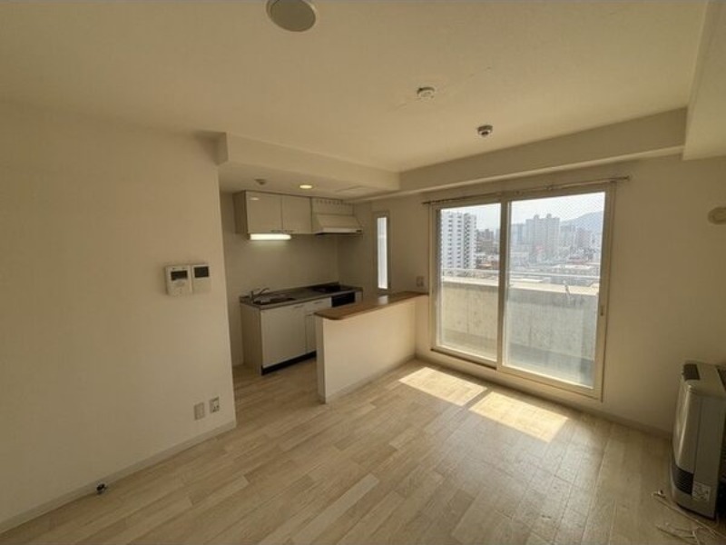 居室・リビング　退去予定につき同タイプ別号室の画像です。