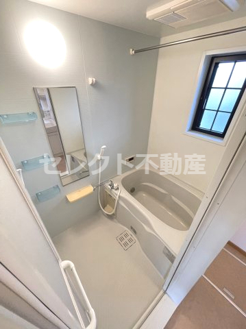 バス・シャワールーム　落ち着いた空間のお風呂です