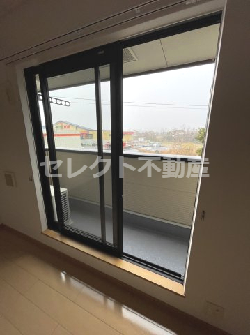 バルコニー　開放的で明るい空間を演出してくれるバルコニーです