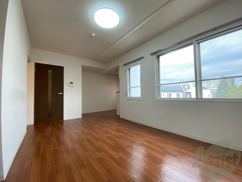 居室・リビング　広くてキレイなお部屋が広がっていて、充実した生活が送れそう。