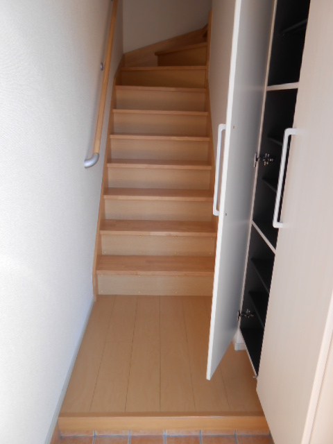 玄関　天井高シューズクローゼット完備