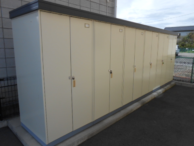 その他設備　各戸個別の屋外物置完備（冬用タイヤ等収納可能）