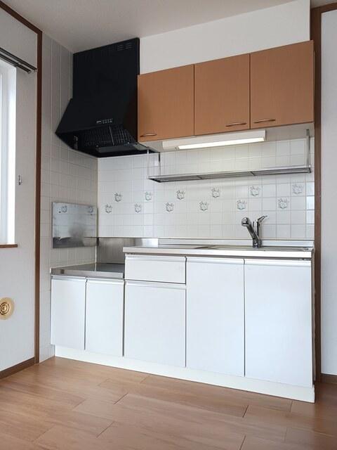 キッチン　吊るし棚付きの使いやすいキッチン！