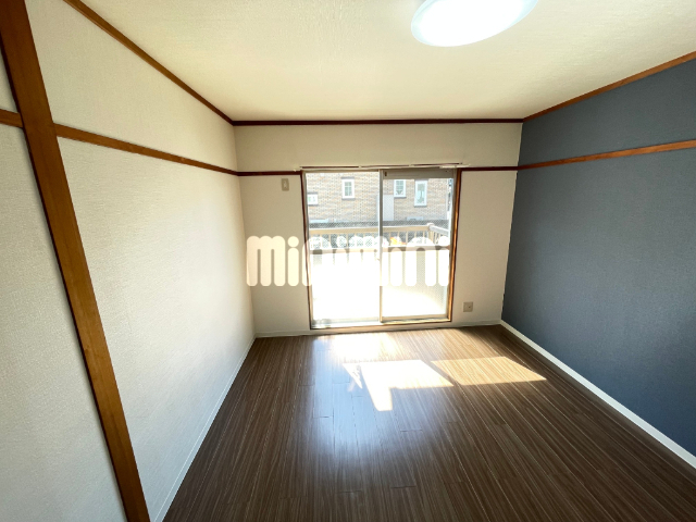 玄関　玄関と室内洗濯機置場です。