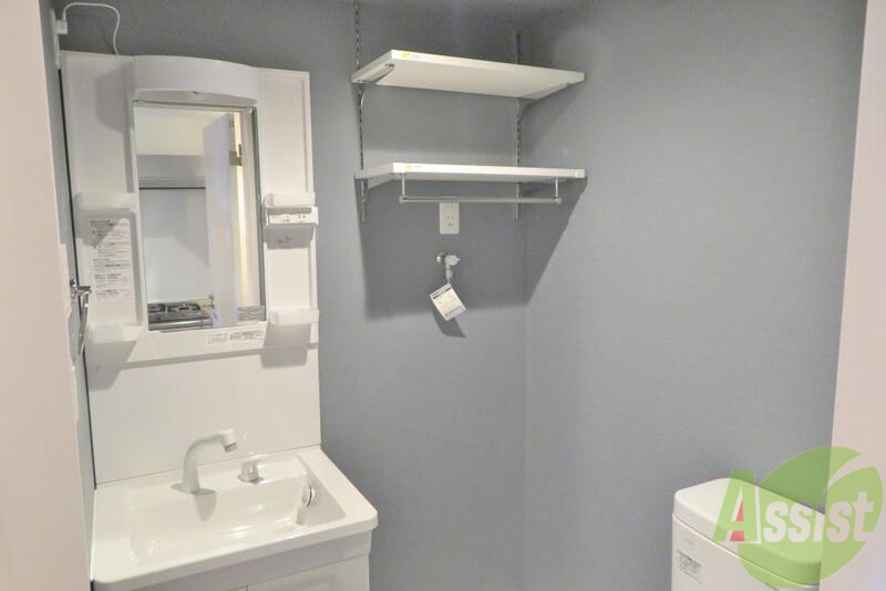 洗面設備　シャワー付洗面化粧台ももちろんピカピカです。